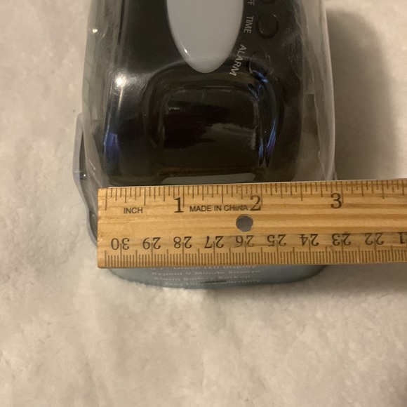 Sharp digital Alarm clock - Picture 3 of 5